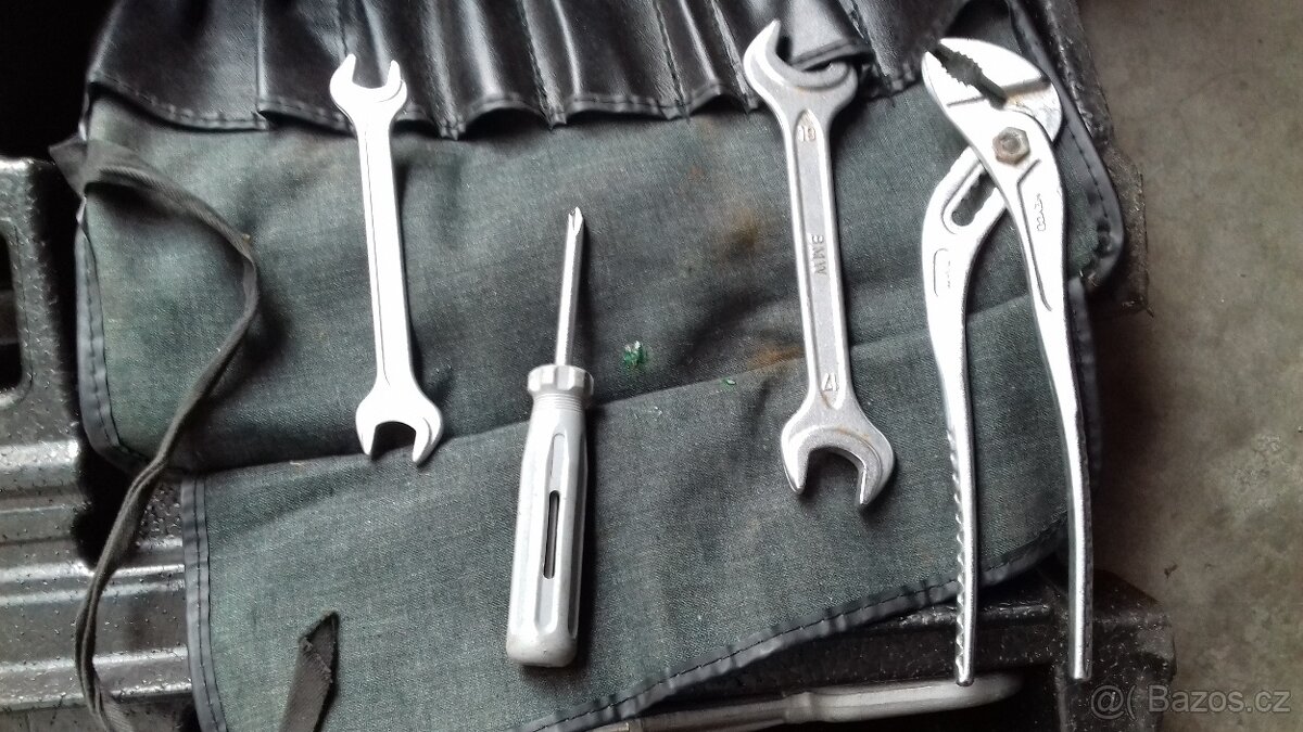 BMW X3 E83 2.0d Xdrive rok 2008 originální nářadí tažné oko - 4