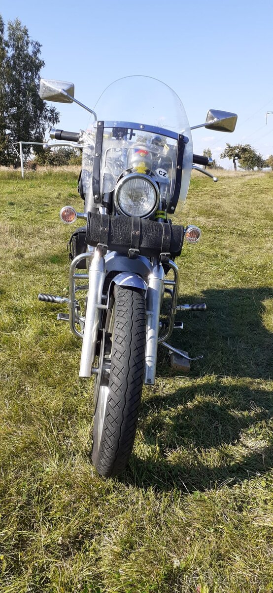 Suzuki Intruder vs 800 - 4