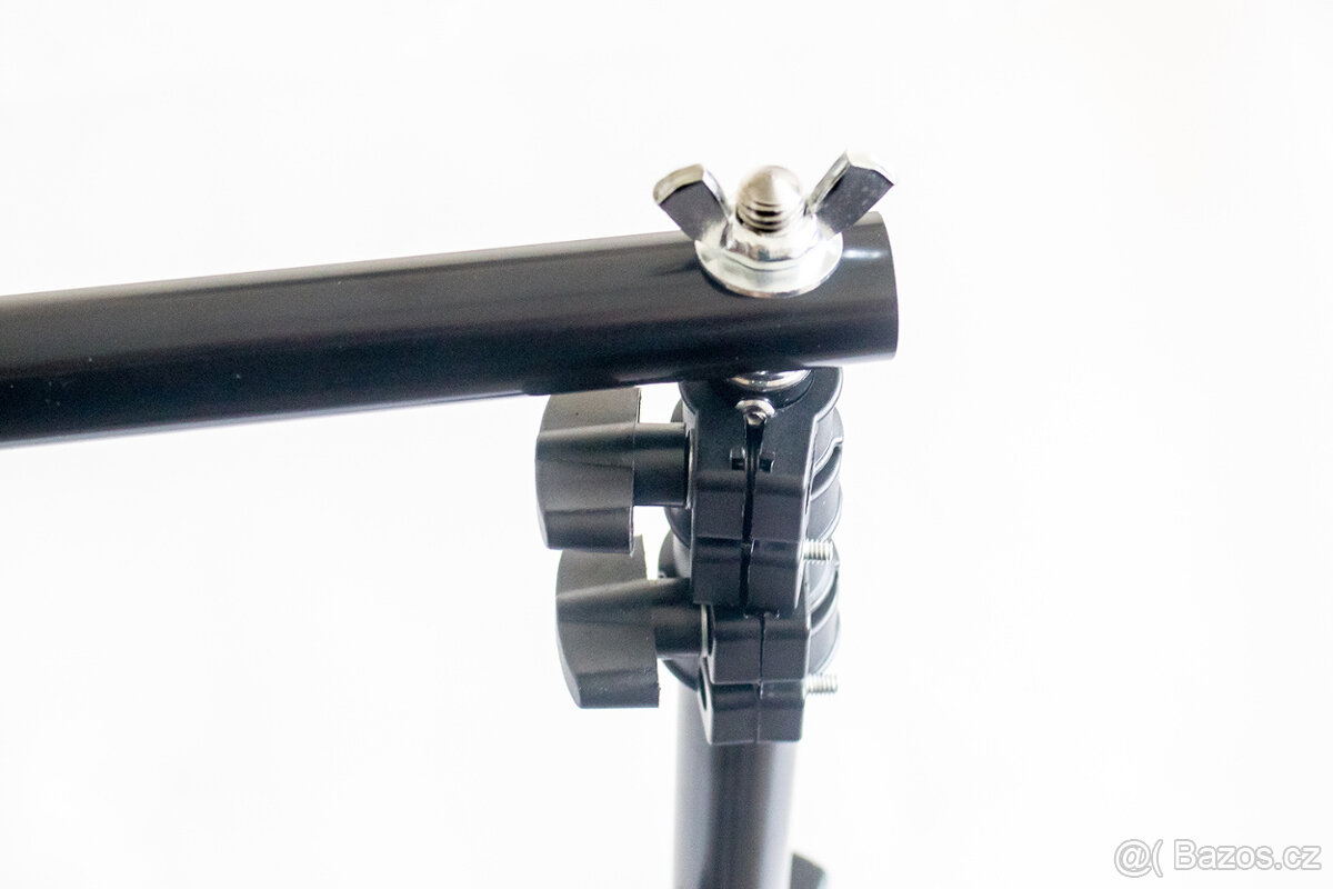 Konstrukce pro uchycení pozadí. - 4