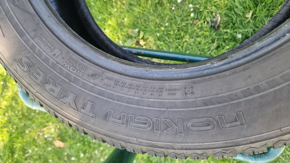 235/60R18 - 4
