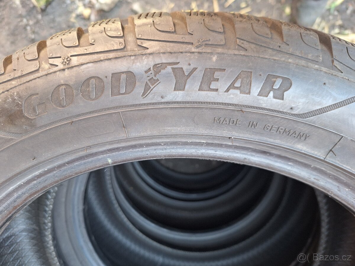 Prodám zimní pneu 225/50/17 Goodyear - 4