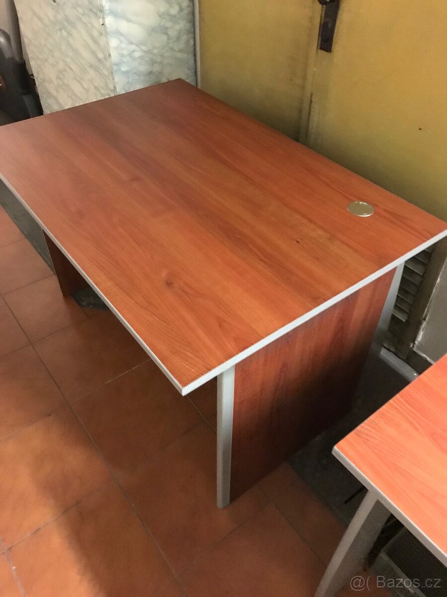 Kancelářský stůl - 4