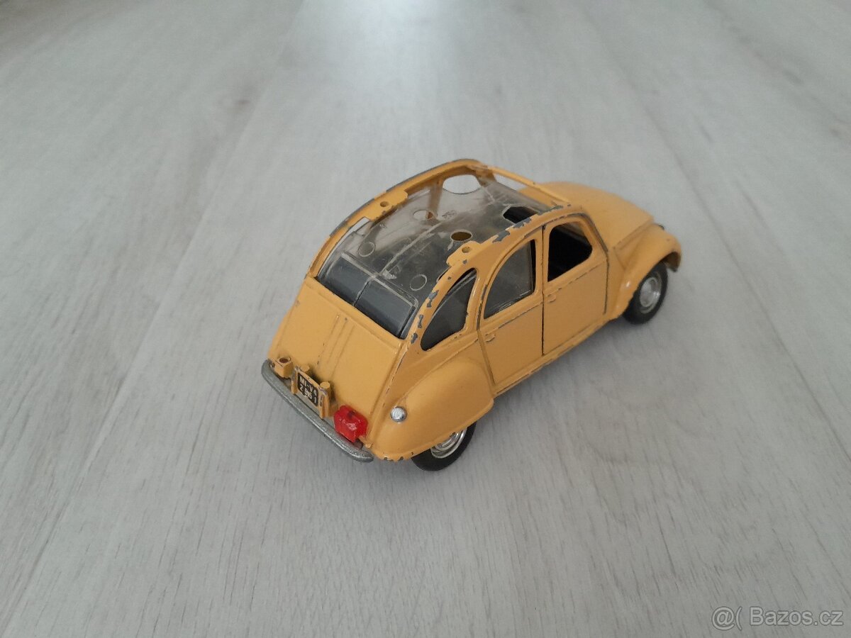 autíčka - modely Polistil Itálie 1/24 na díly - 4