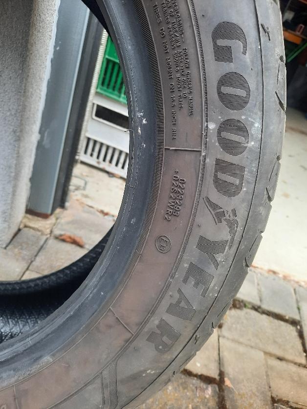 Letní pneumatikyGOODYEAR EFFICIENTGRIP PERFORMANCE 215/55 R - 4
