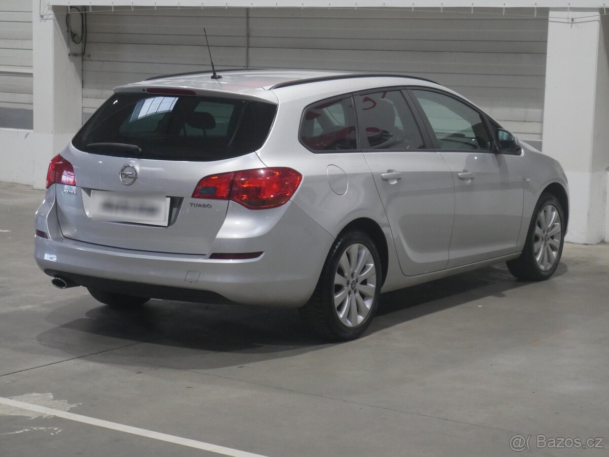 Opel Astra 1.4T , 103 kW benzín, 2011 - 4