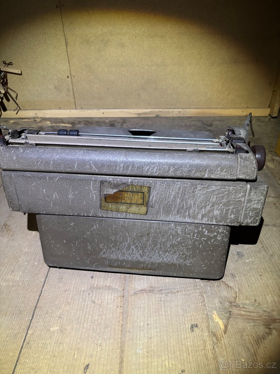 Psací stroj Consul - 4