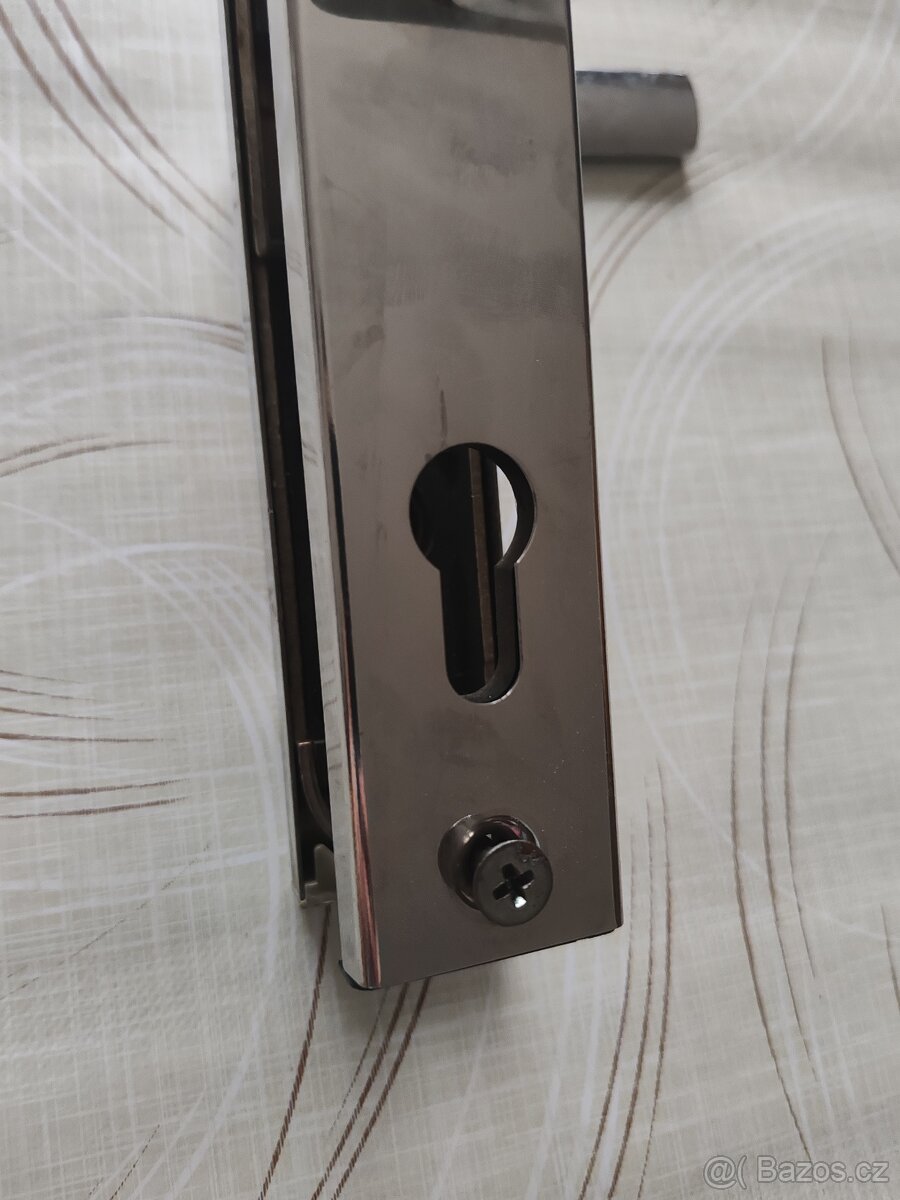 Bezpečnostní kování na dveře - 4