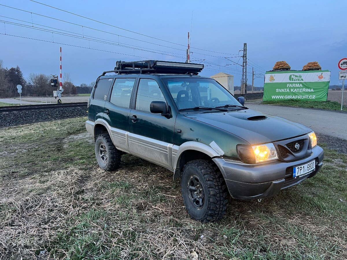Nissan Terrano lI - 4