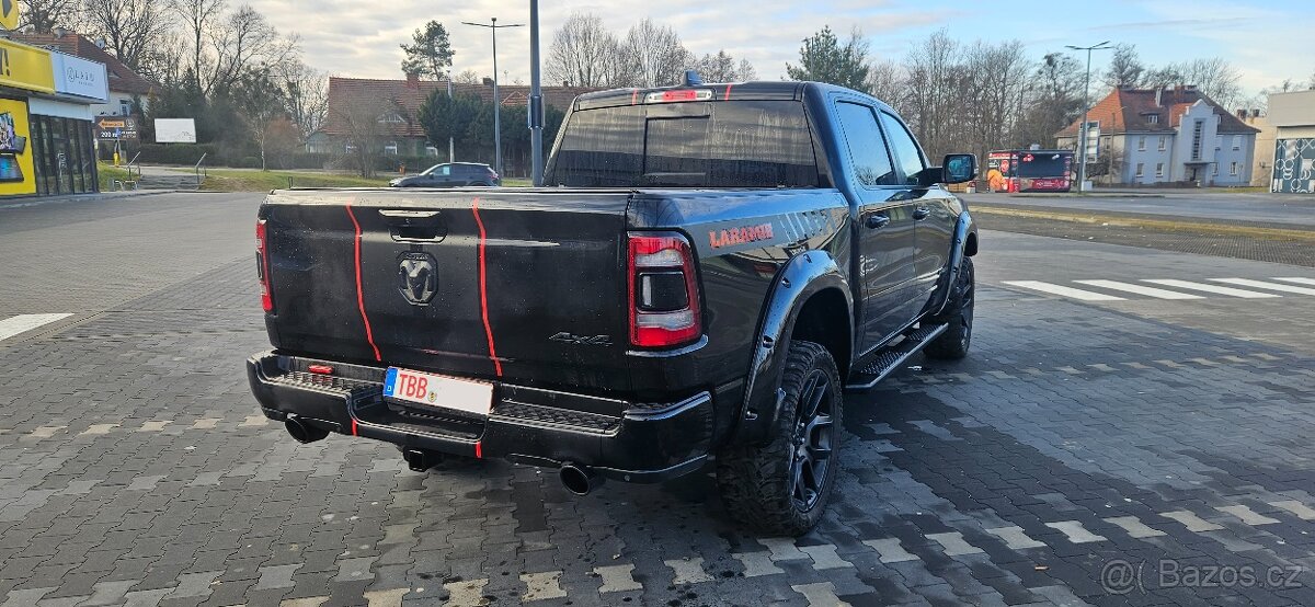 DODGE RAM 1500 5.7 HEMI 4x4 FULL LED KOLESO 22