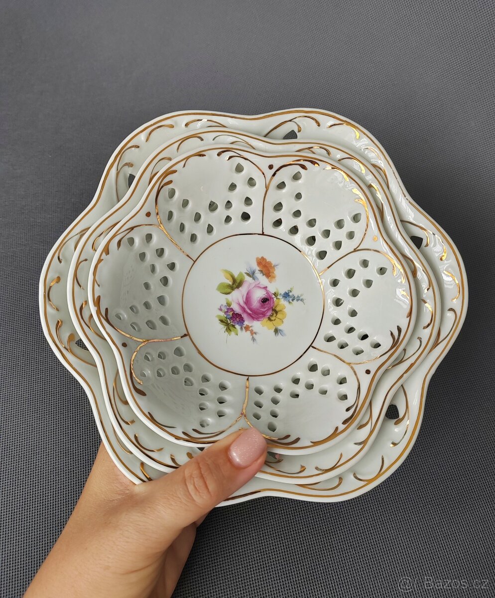 Sada krásných prolamovaných porcelánových košíku - 4