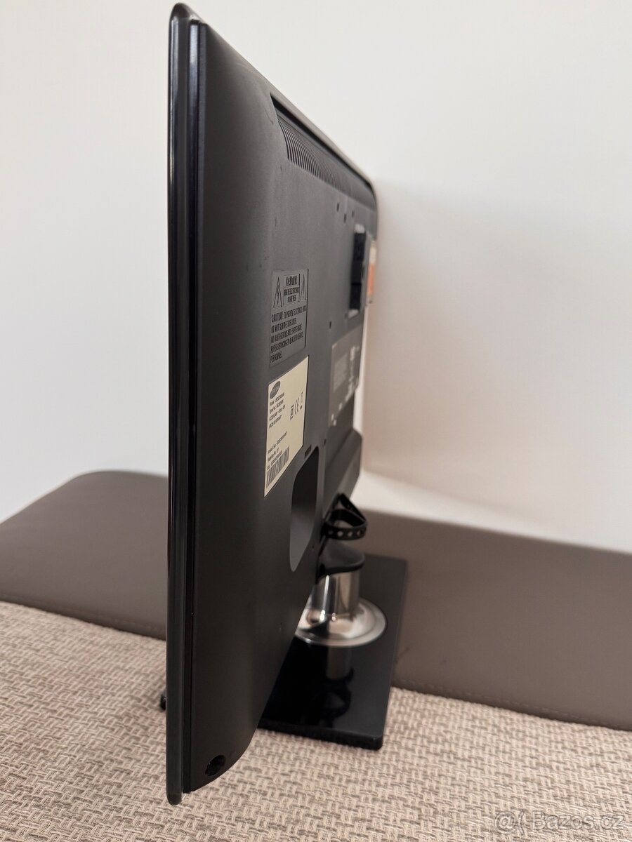 Televize Samsung UE22D5000NW - 4