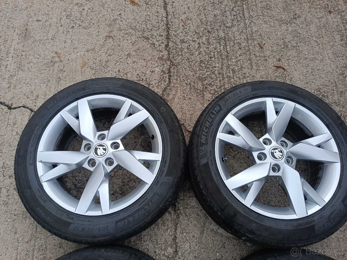 Škoda Octavia IV - alu 6,5x17 et46 + letní 205/55/17 - 4