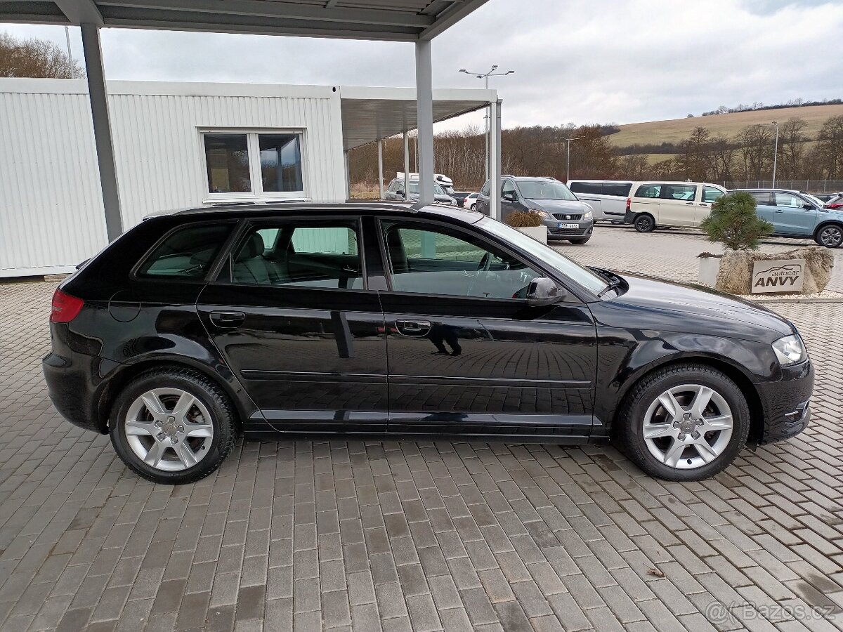 Audi A3 1,6 TDI,XENON,VÝHŘEV, Sportba - 4