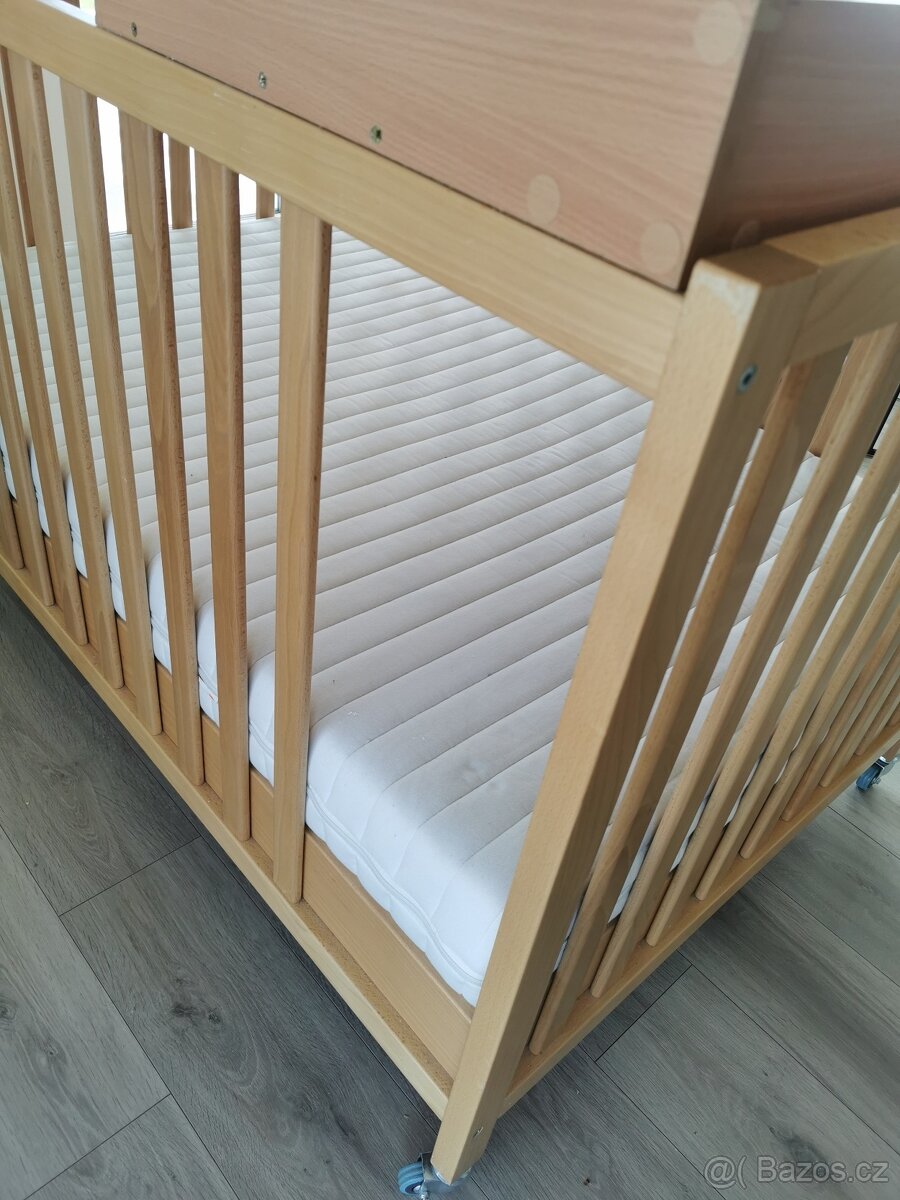 Dětská postýlka na kolečkách +přebalovací pult - 4