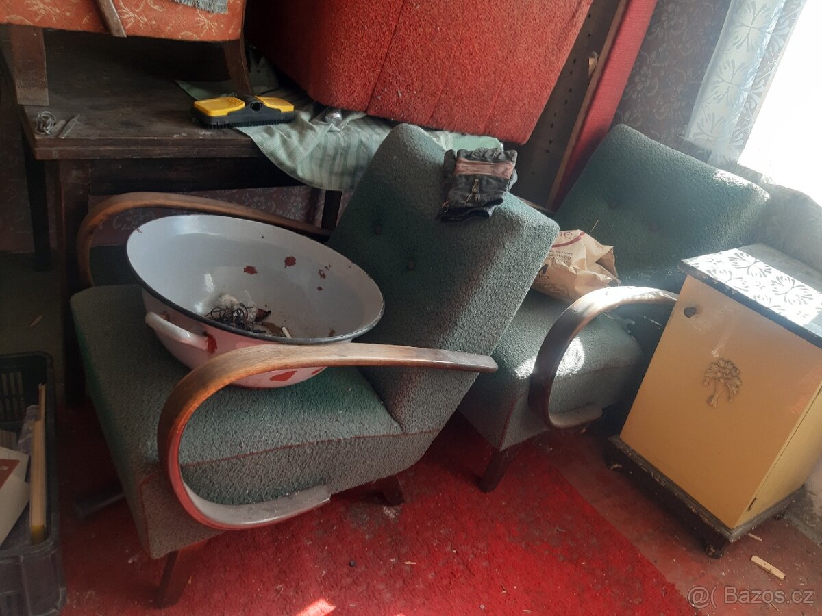 Prodám staré skříně a stul - 4