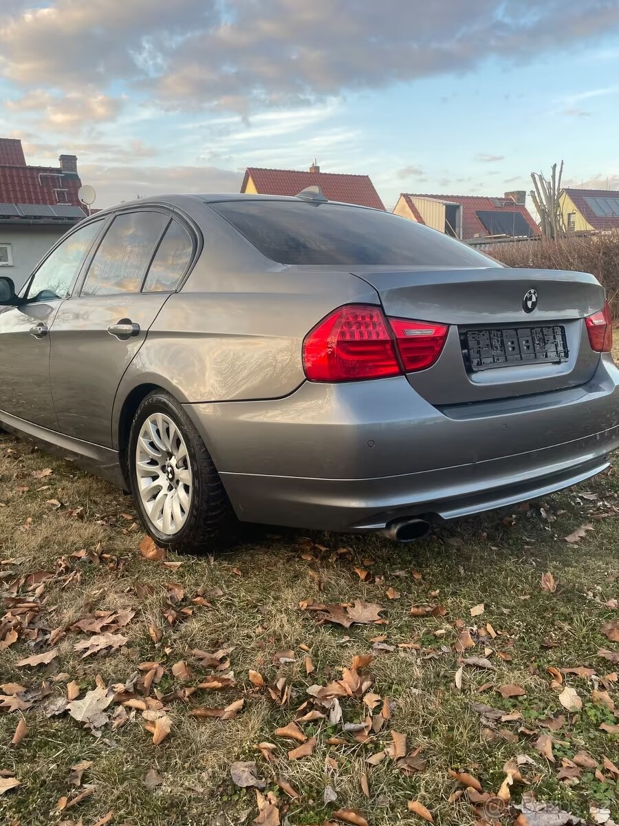 BMW 320i, e90 - 4