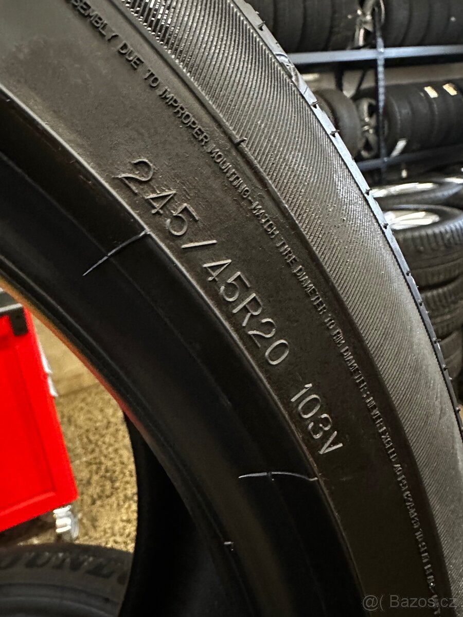 Pneu 245/45 r20 - 4