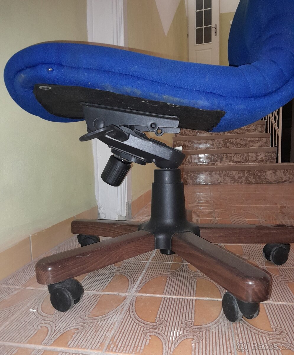 Kancelářská židle křeslo otočná kolečková Jihlava - 4