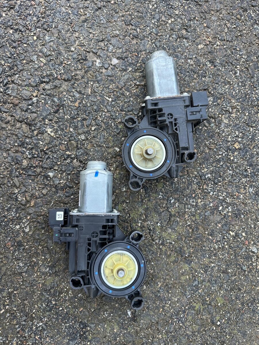 Motorek stahování okna Škoda Fabia 2 levý i pravý - 4