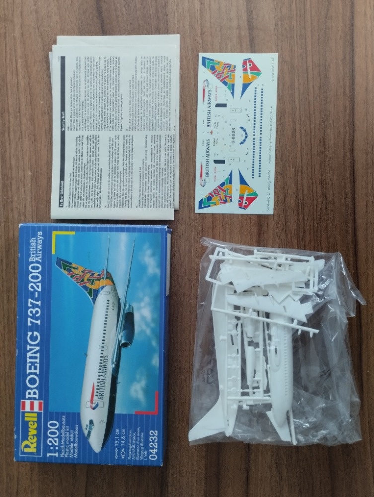 Modely letadel , dopraváky,plastové stavebnice. - 4