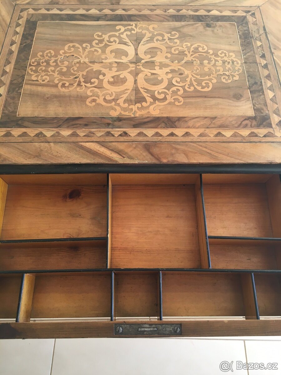 STAROZITNY INTARZOVANY STOLEK - 4