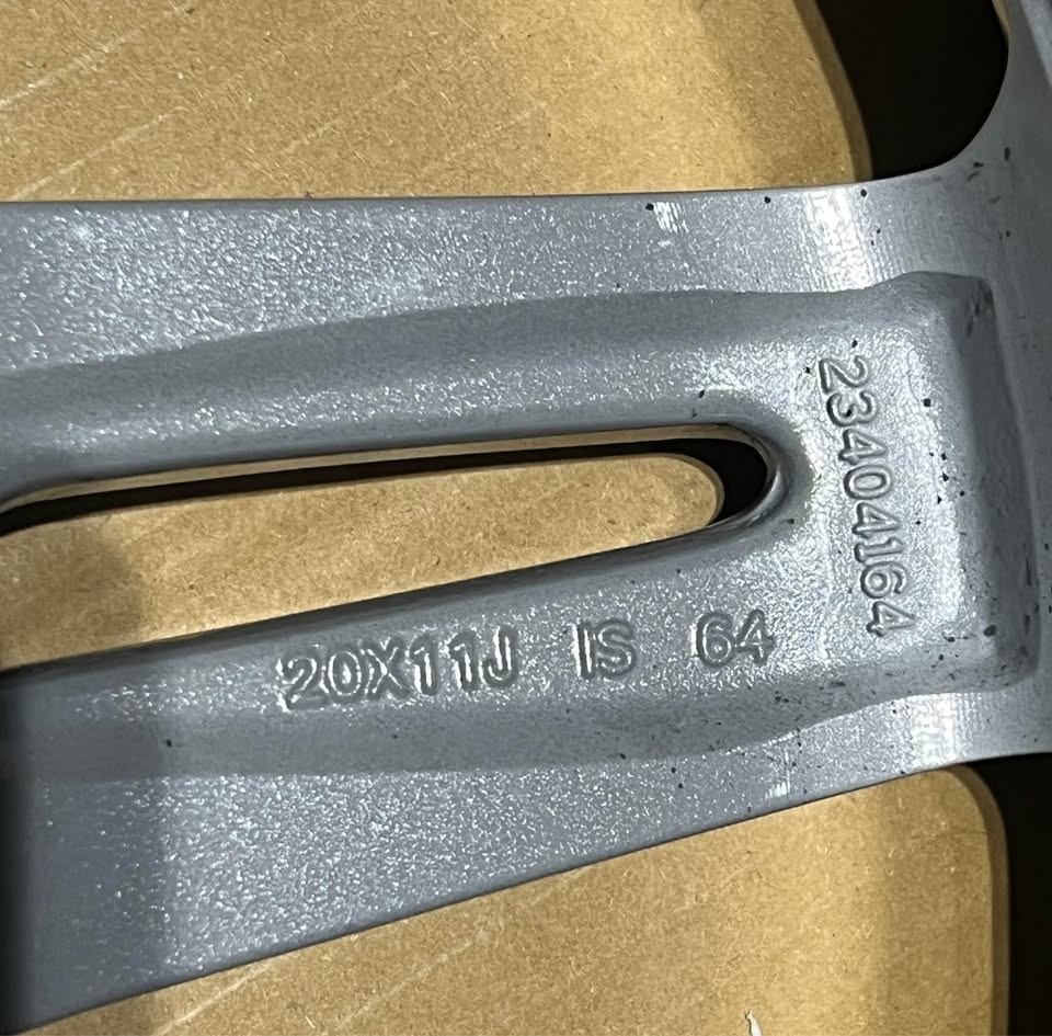 Prodám disky Chevrolet corvette C8 5x120 19ˇˇ 20ˇˇ - 4