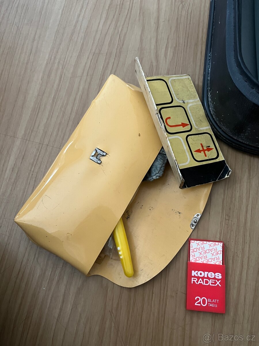 psací stroj Consul model 221 - 4