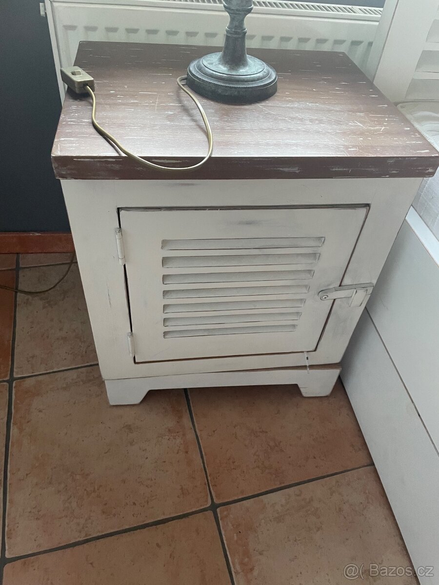 Stylová postel Provence se stolkem - 4