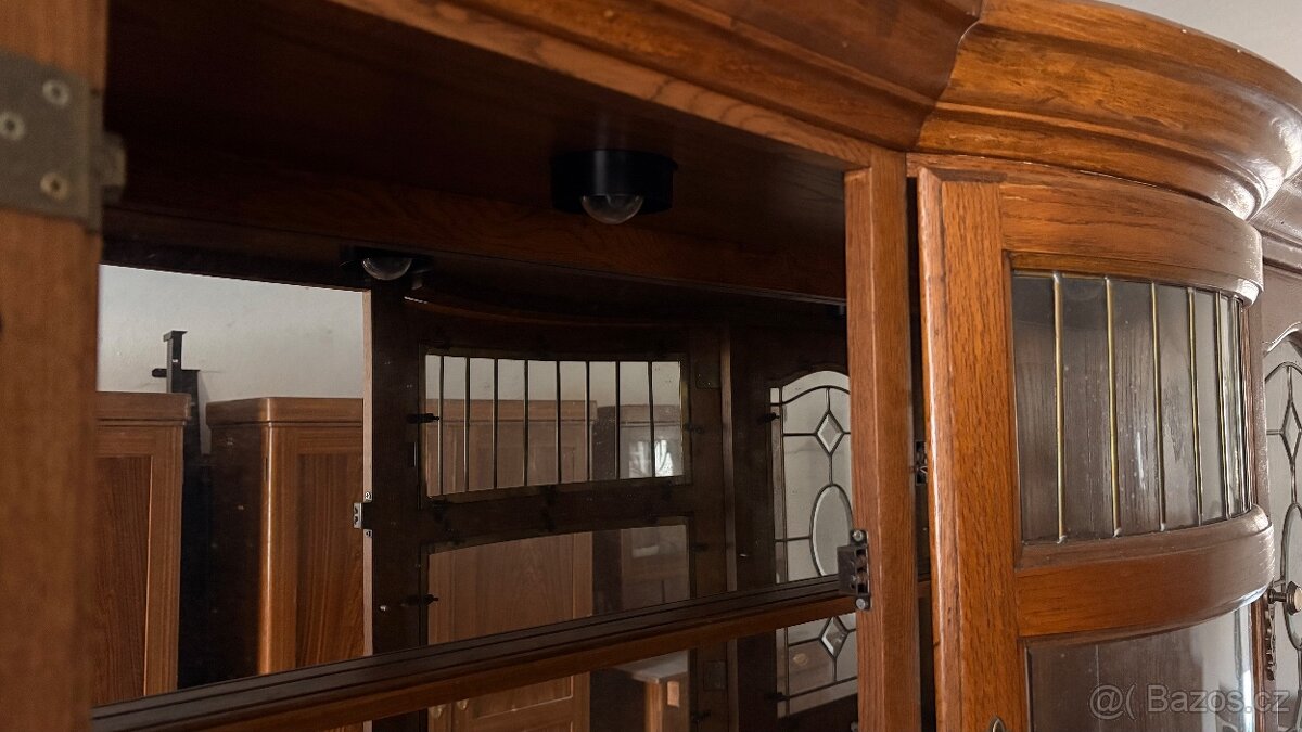 Rustikální prosklená vitrína - 4