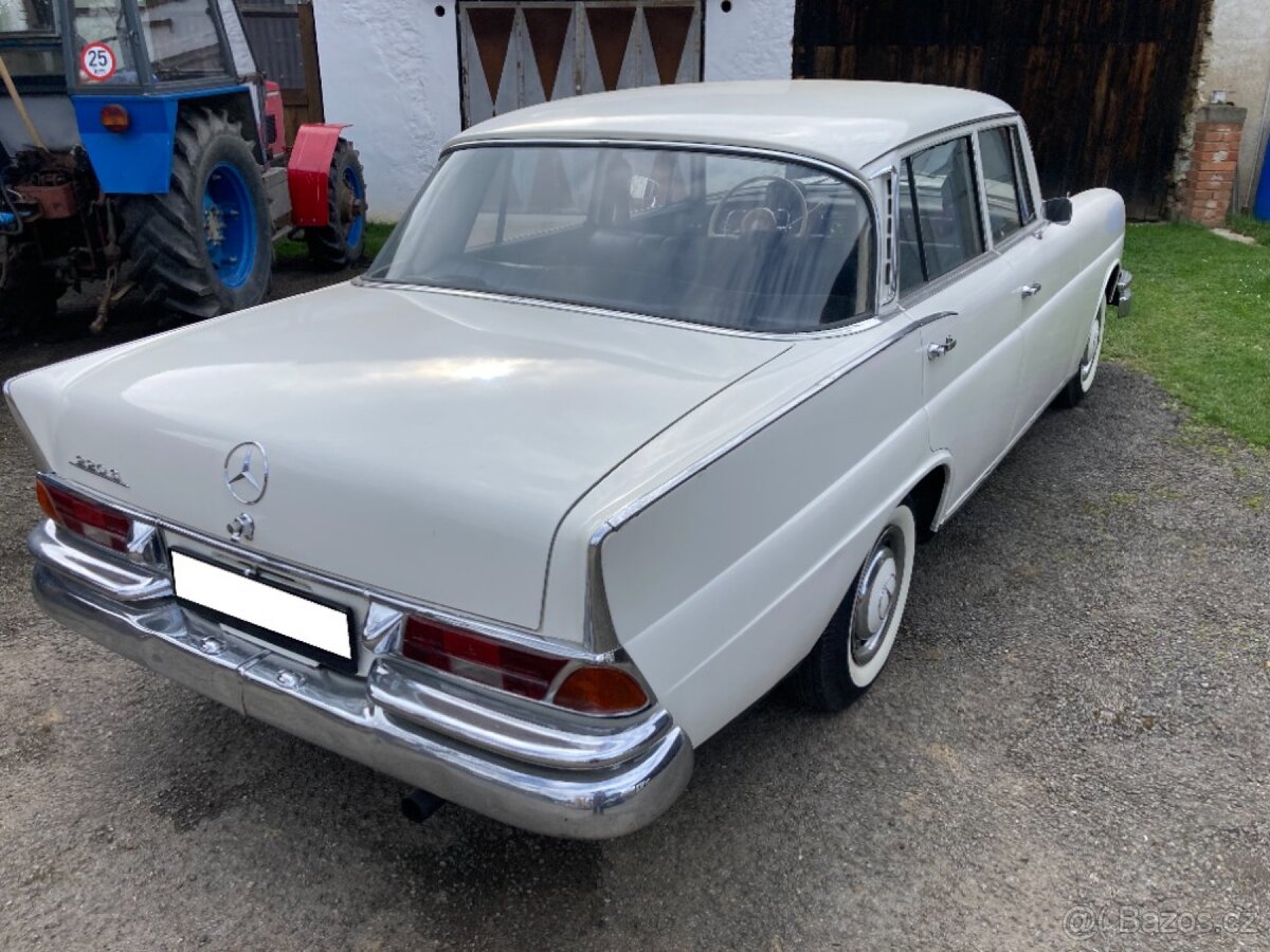 Mercedes Benz 220S W111