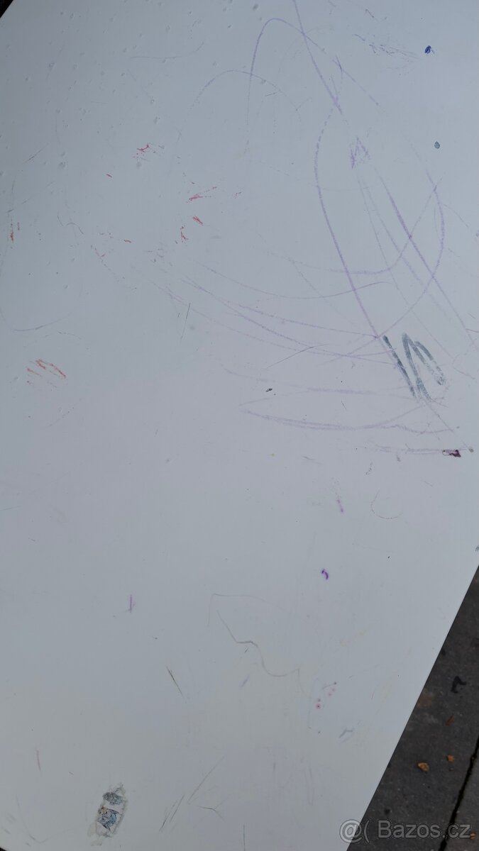 Dětský stolek a židličky - 4