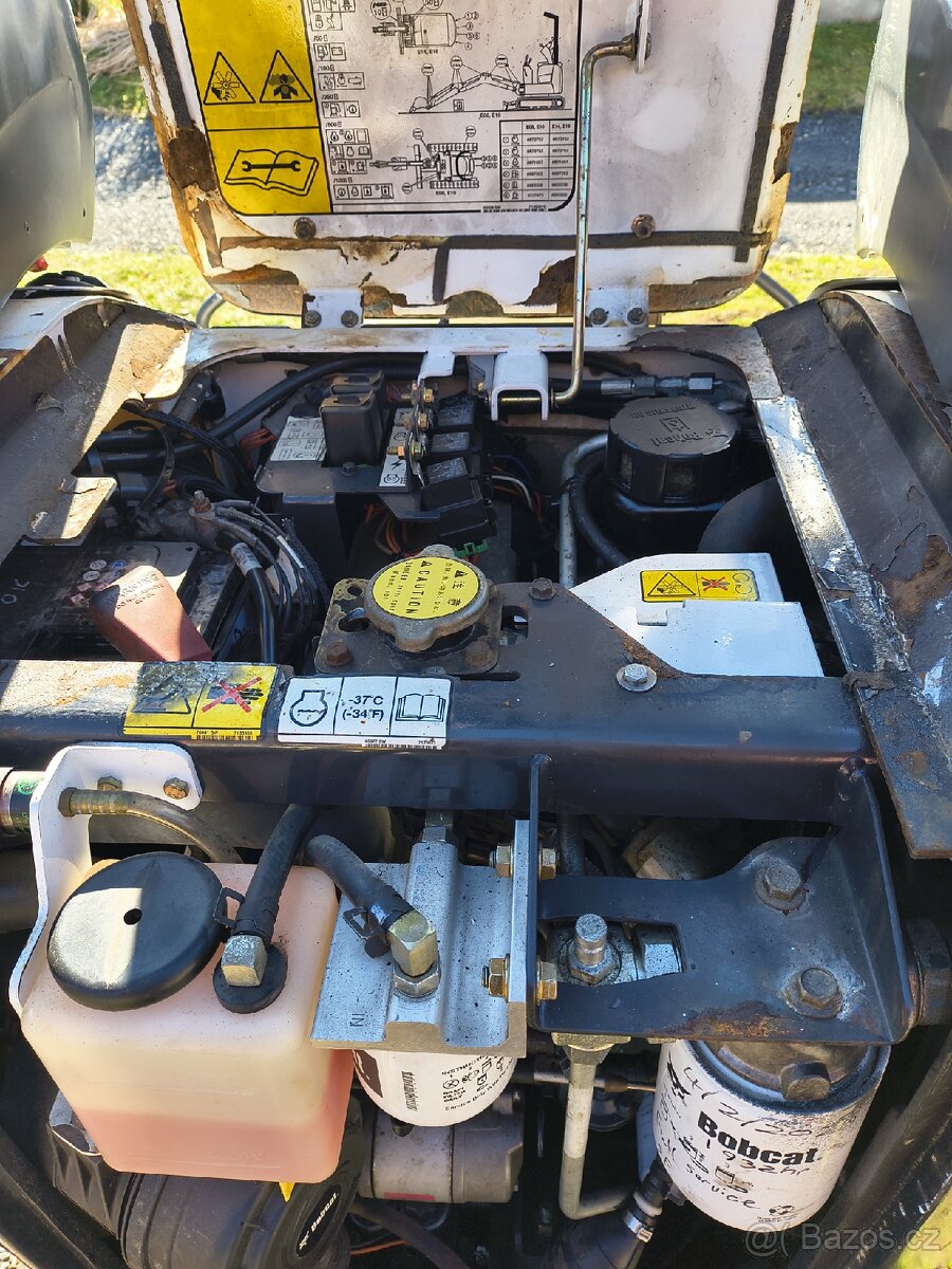 Bobcat E10 - 4