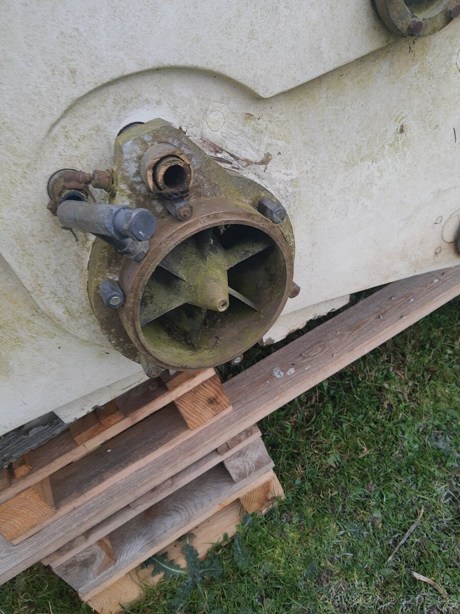 Sedáky Praga, Škoda, Tatra - 4