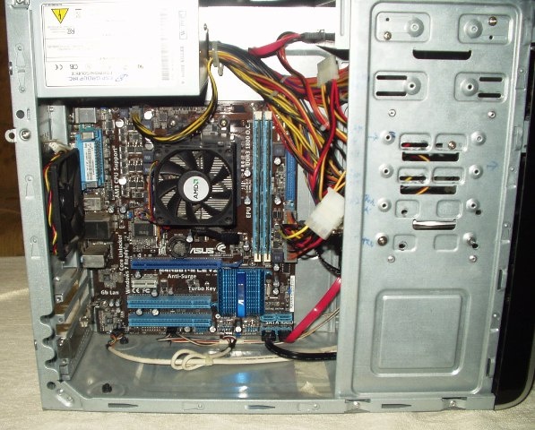 Starší plně funkční PC - 4