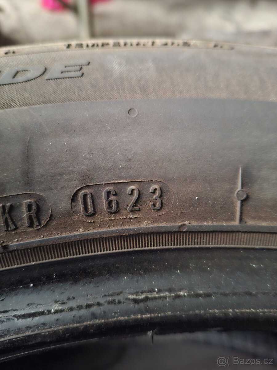 Prodám pneu 235/55R19 - 4
