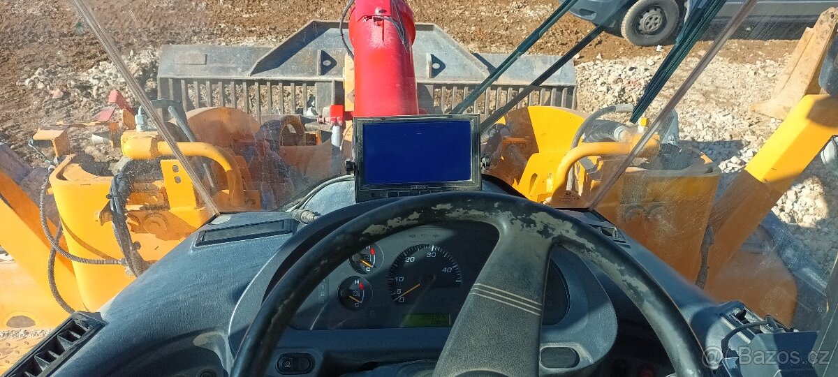 Kolový nakladač Komatsu WA 320-6 - 4