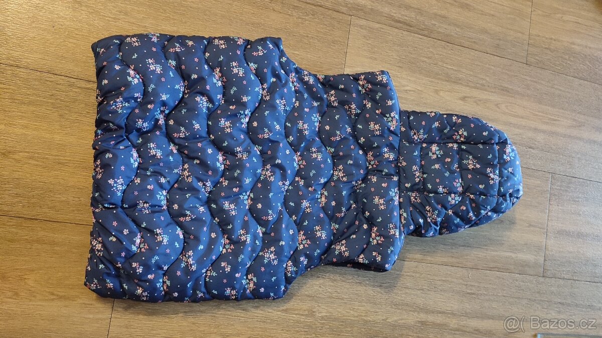 Teploučká vesta s kytičkami - 4