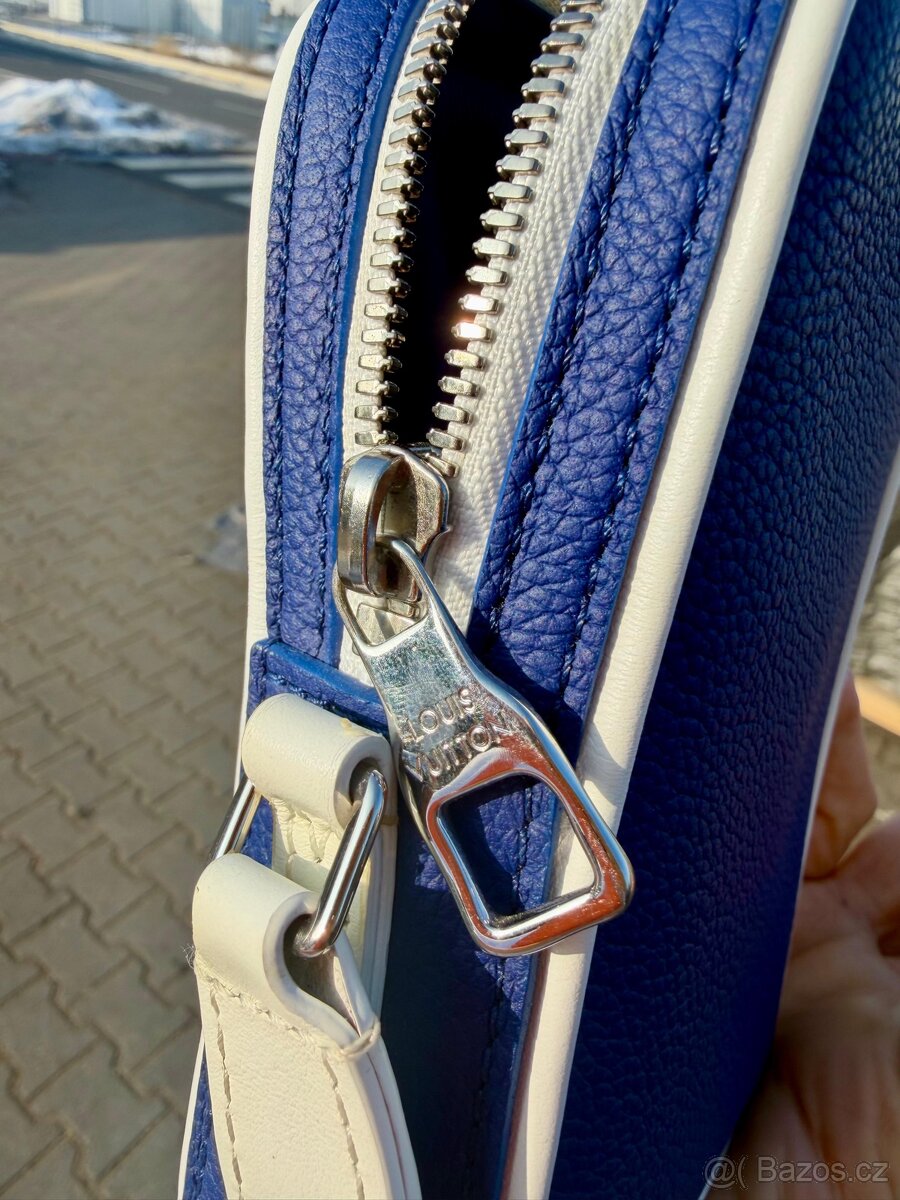 Louis Vuitton small bag crossbody - 4