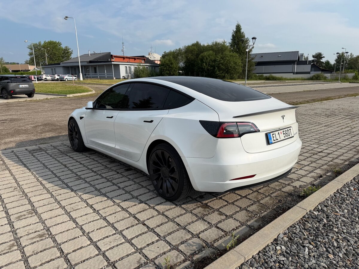 Tesla Model 3 performance - 4