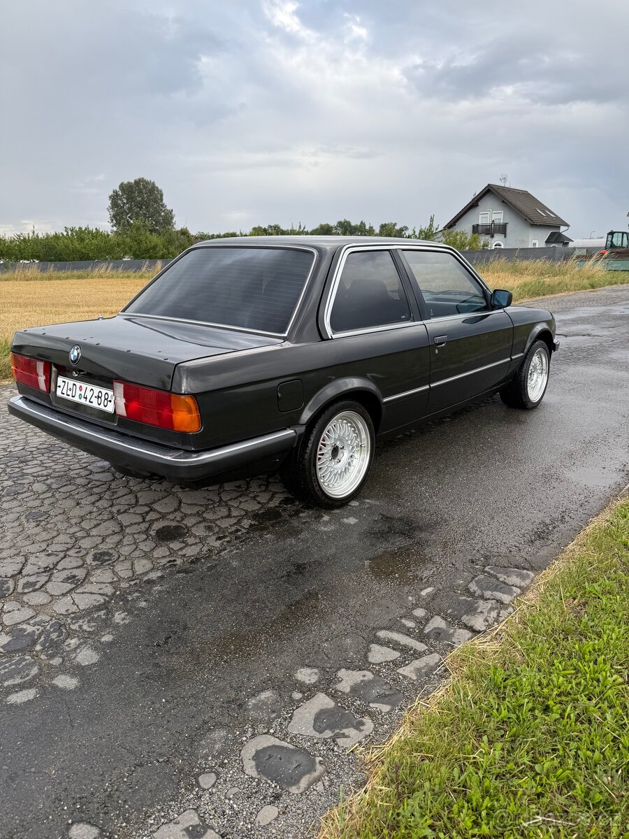 BMW E30 320i Coupe - 4