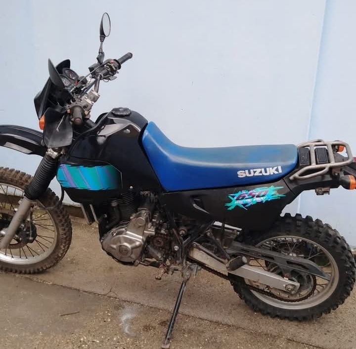 Suzuki Dr dr 650 a - 4