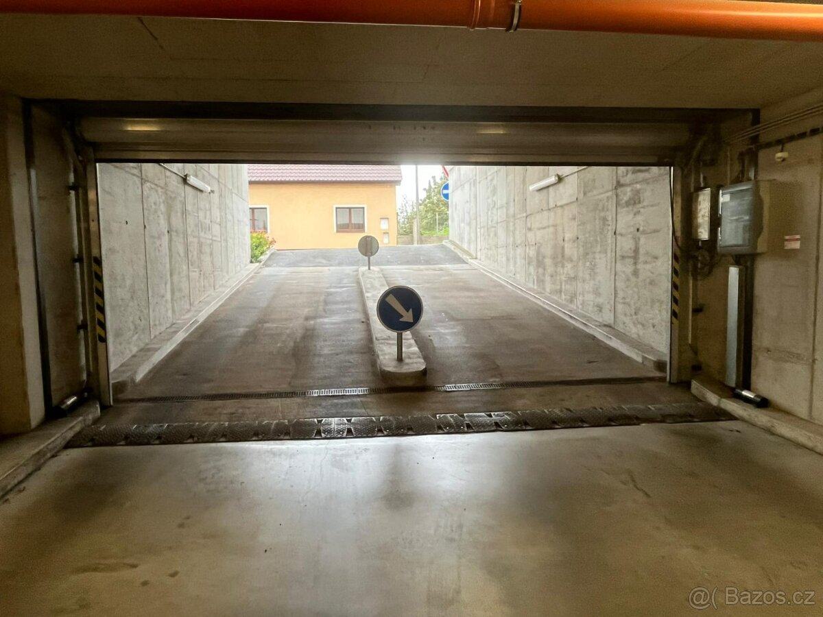 pronájem GARÁŽOVÉ STÁNÍ - 4