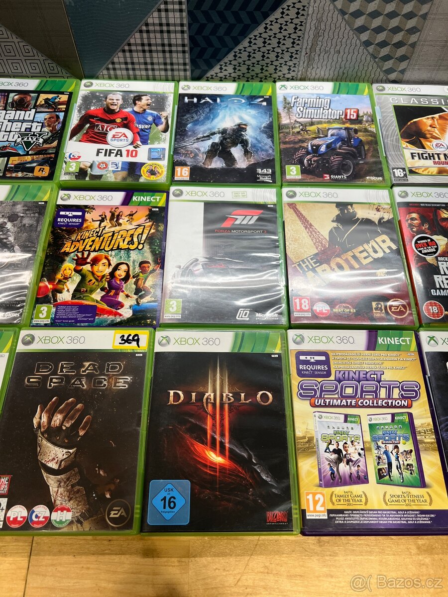 Xbox 360 Slim 250GB + Kinect + 27 her + herní ovladače - 4