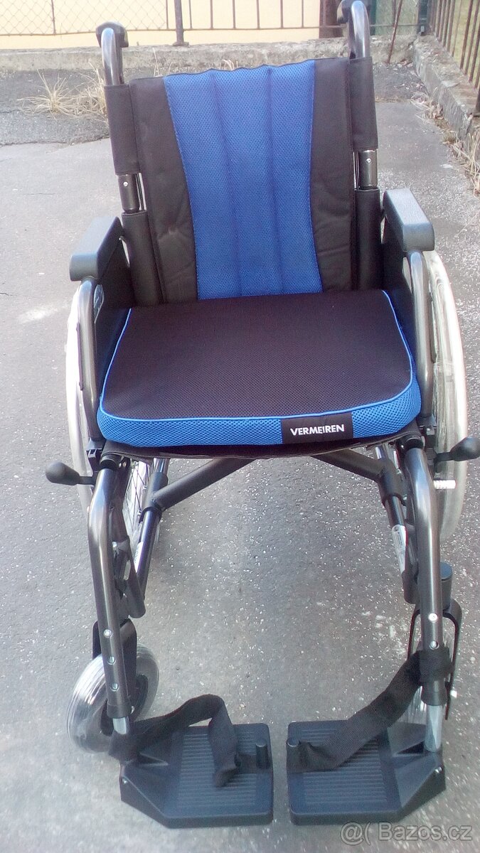 INVALIDNÍ VOZÍK-46CM-ODLEHČEN-BRZDY PRO DOPROVOD - 4