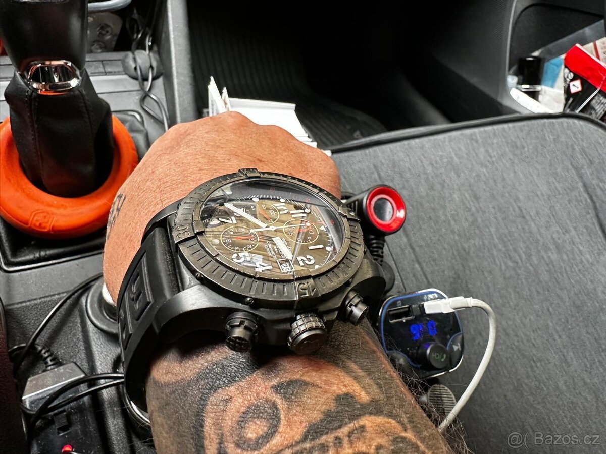 Breitling Super Avenger Blacksteel Chronograph (Ref. M13370) - 4