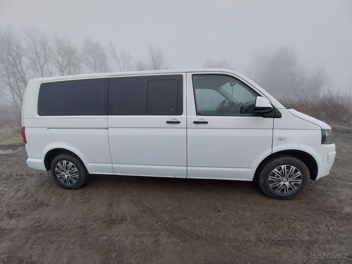 Volkswagen Caravelle Long 2.0 TDI (2011) - 4