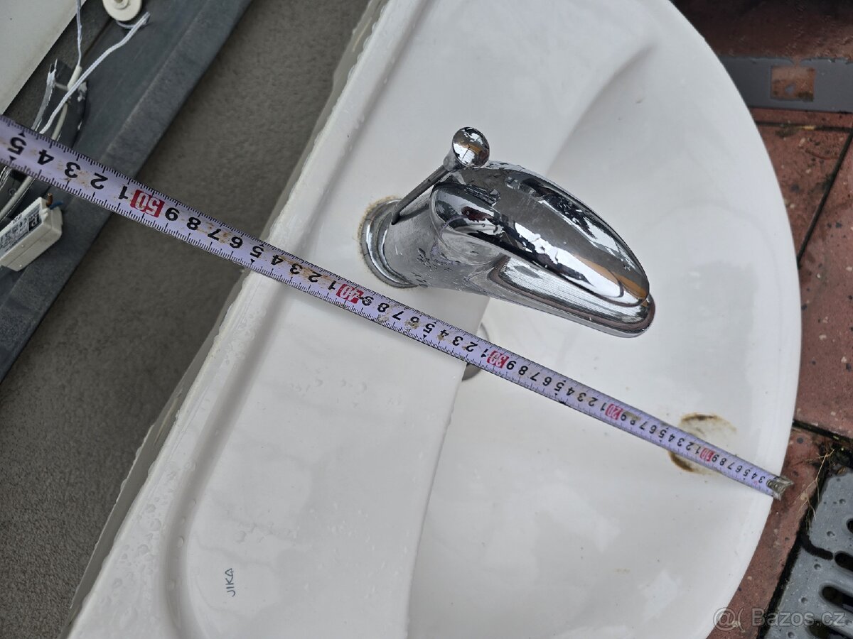 umyvadlo s baterií - 4