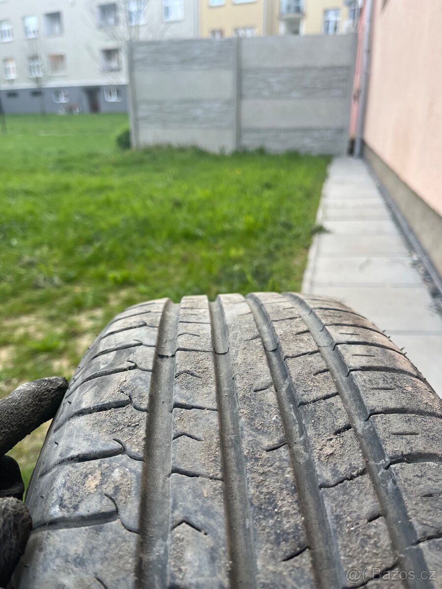 Pneu 205 /60 R16 - 4