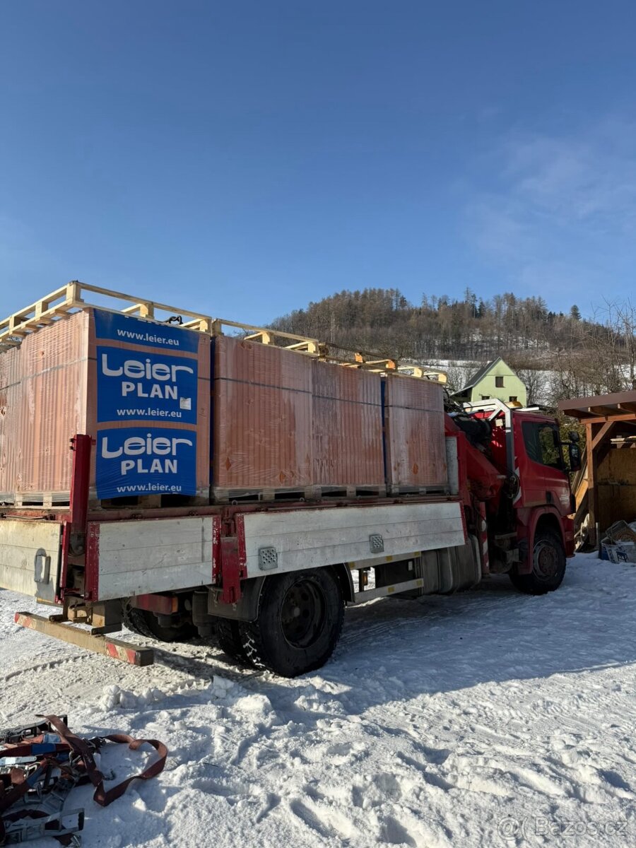 Nosič kontejneru s hydraulickou rukou - 4