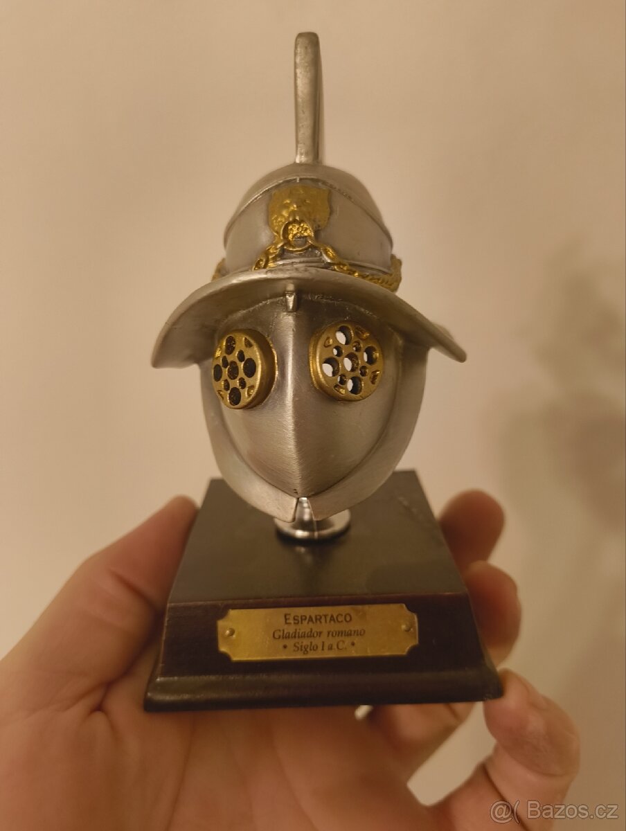 Sběratelské miniatury historických přileb (8 kusů) - 4